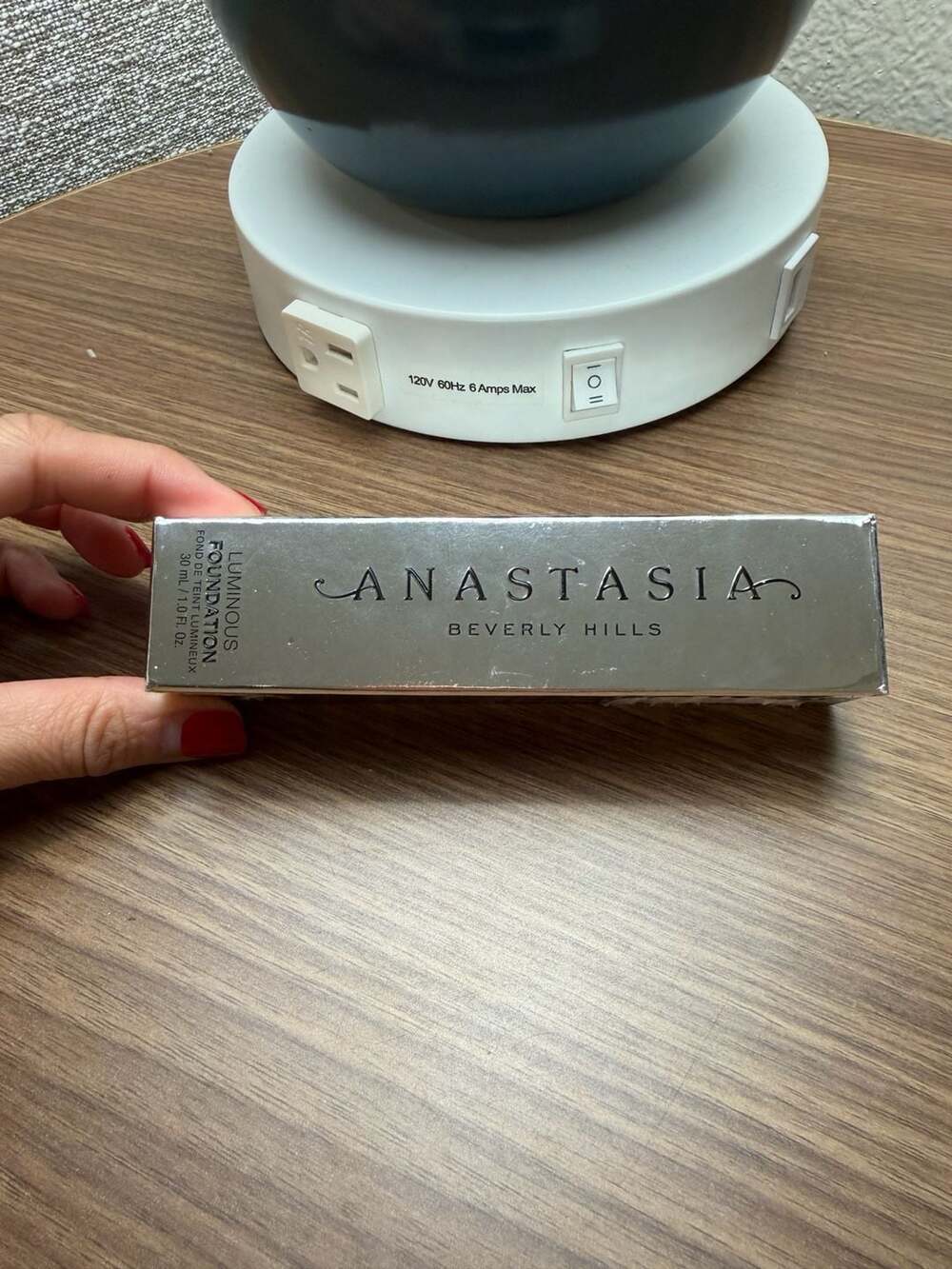 Anastasia Beverly Hills Luminous Foundation Shade 560W 1.0 oz / 30 ml